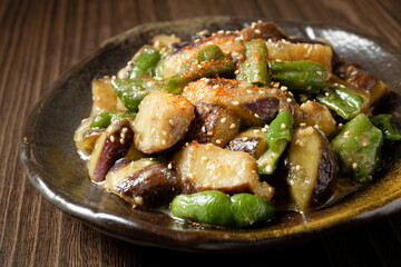 ナスとピーマンの味噌炒め