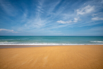 Obraz premium Nature view of beautiful tropical beach and sea in sunny day. Beach sea space aera