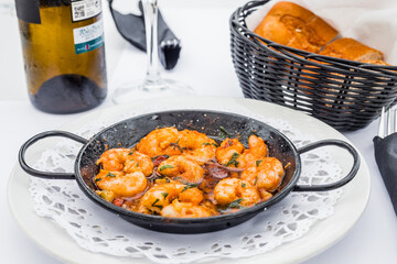 gambas al ajillo restaurante terraza