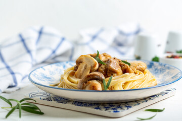 Pasta with mushrooms an creame sauce