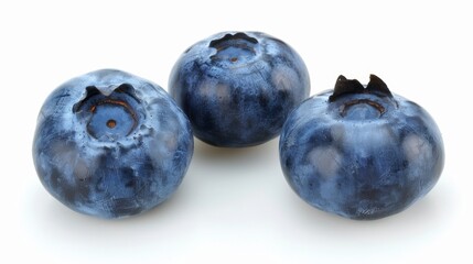 Obraz premium Fresh blueberries trio on white background