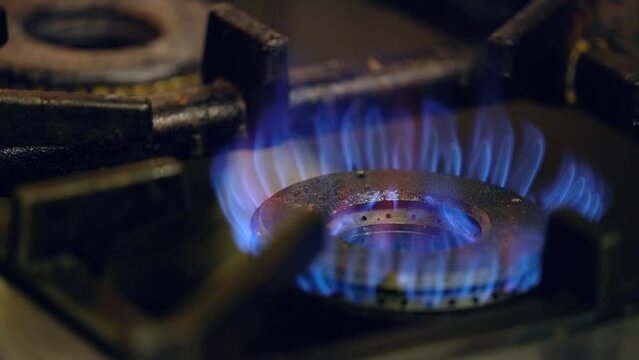 ENCENDIDO LLAMA DE FOGON A CAMARA LENTA 