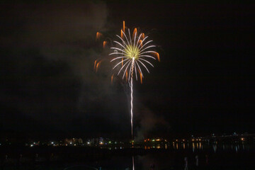 富士山のそばにある河口湖でおこなわれた花火大会