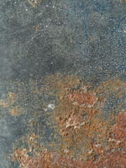 Rust on the steel wall looks like an art painting. On the right side there was a small ball hanging down. The left side has a large rust stripe.