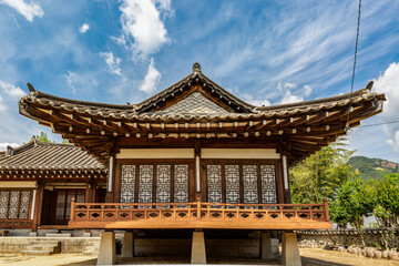 Obraz premium Traditional Korean Architectural Style Hanok Housing Landscape