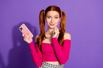 Photo of doubtful attractive lady dressed off shoulders top communicating modern device empty space...