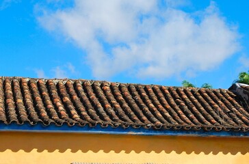 Nuestra arquitectura comprende nuestra herencia española,asi que podemos encontrar muchos ejemplos de arquitectura colonial,por supuesto otra mucho mas actual y moderna.