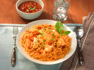 pasta sauce tomato, Spaghetti mit Pasta Sauce, Ghana, westafrikanisches Essen, Afrika, 
