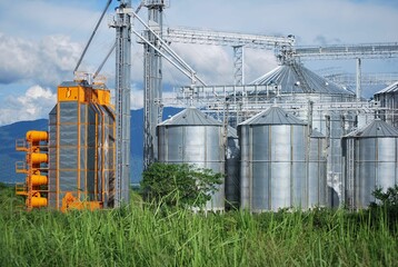 Silos en el estado de Yaracuy. La produccion de granos debe ser preservada adecuadamente y lo mejor para eso son los silos. © FILIPPO