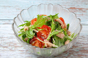 水菜とトマトとツナのサラダ
