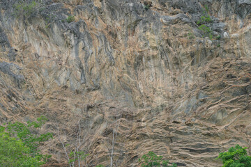 The surface of mountain rocks is caused by the uplift of the earth's surface.