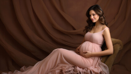 Obraz premium Pregnant woman dressed in pink wears a long dress.