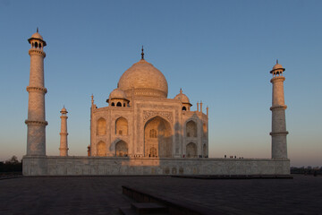 Obraz premium taj mahal at sunset