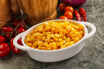 Sweet canned ripe corn grain