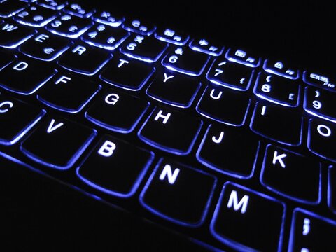Teclado port&aacute;til retroiluminado azul