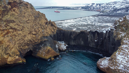 Deception Island, Antarctica. Inactive volcano © Oleksandr Matsibura