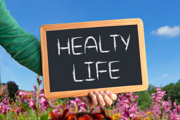 Healthy Life written on chalkboard