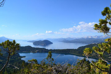 Obraz premium bariloche lake and mountains