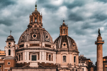 Fototapeta premium Chiesa di Santa Maria di Loreto e Chiesa del Santissimo Nome di Maria al Foro Traiano. Roma, Italia