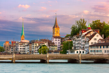 Naklejka premium Evening view of Grossmunster church and Limmat river in Zurich Switzerland