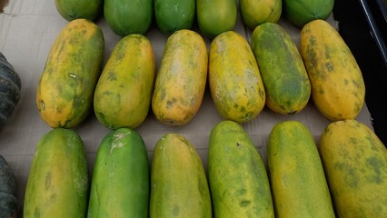 Photos of papaya fruit are suitable for the background