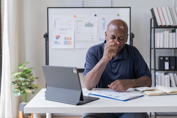 Naklejka premium Creative african businessman senior american worker using computer device in office,chat online, thinking business solution planning difficult decision pondering strategy come up with idea.