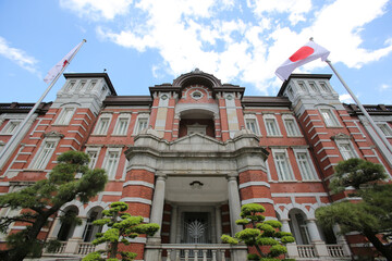 レンガ建築の駅舎