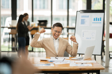 Asian business group Clap your hands to show your good genes.