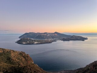 Tramonto da sogno sull'Isola di Vulcano, Sorvolando le Eolie