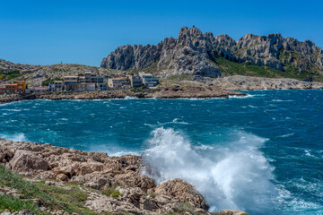 Littoral de méditerranée un jour venteux