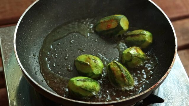 how to frying parwal(patol)  or pointed ground