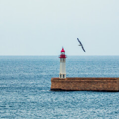 Faro del puerto de Almería, España © Juanmi
