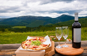 Pizza and wine in nature in a beautiful place.