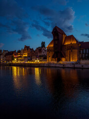 Żuraw - zabytkowy dźwig w Gdańsku w nocnej scenerii © Kamil_k2p