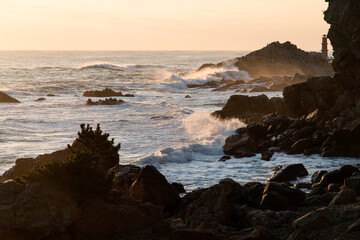 Obraz premium View of the surf on the rocky seaside after sunrise