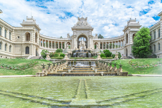 Jardins du Palais du Parc Longchamps &agrave; Marseille, France.