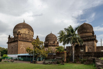 Obraz premium Jodh Gumbaz is a complex of two tombs located in Bijapur. Karnataka. India.