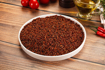 Red raw dry rice gor cooking