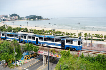 釜山　ソンジョン ビーチ 　松亭海水浴場と列車