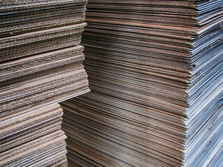 Naklejka premium Printed parcel boxes and sweet boxes are stacked on top of each other in the printing house, waiting to be folded.