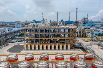 Fractionating tower in petrochemical plant