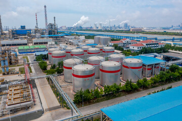 Oil tank equipment in petrochemical plants