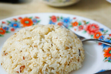 マレーシアのレストランで提供された味が薄めのチャーハン