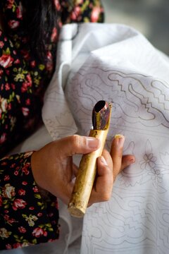 The process of making traditional Indonesian Batik image patterns,, drawing clothes.