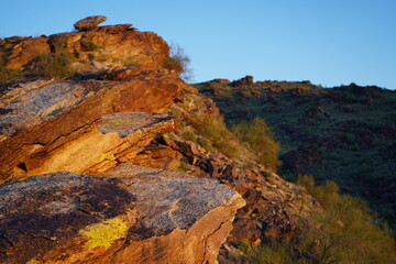 Obraz premium Sunny Rocks on Desert Mountain during Dusk