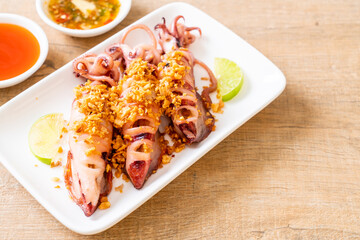 fried squid with garlic