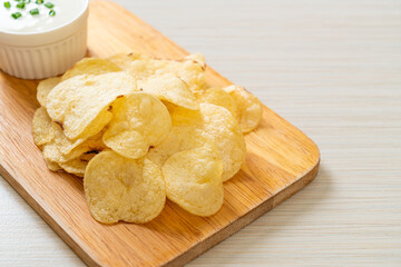 potato chips with sour cream
