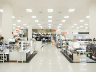 Fototapeta premium Beautiful blurred photo of a shopping mall with rounded bokeh light. Suitable for background.