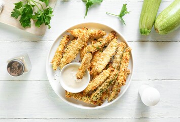 Baked crispy zucchini fries with dipping sauce