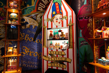 Naklejka premium JAPAN - Nov 13, 2023: Jelly Belly Bertie Bott's Every Flavor Beans vibrant and whimsical candy shop display and various sweet in a magical of Warner Bros. Studio Tour Tokyo, The Making of Harry Potter